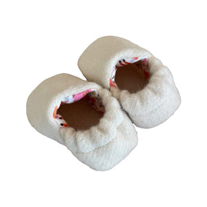 
            
                Load image into Gallery viewer, Vintage Me Baby &amp;amp; Toddler Vintage Wool Booties 6-12Mth: Winter White
            
        