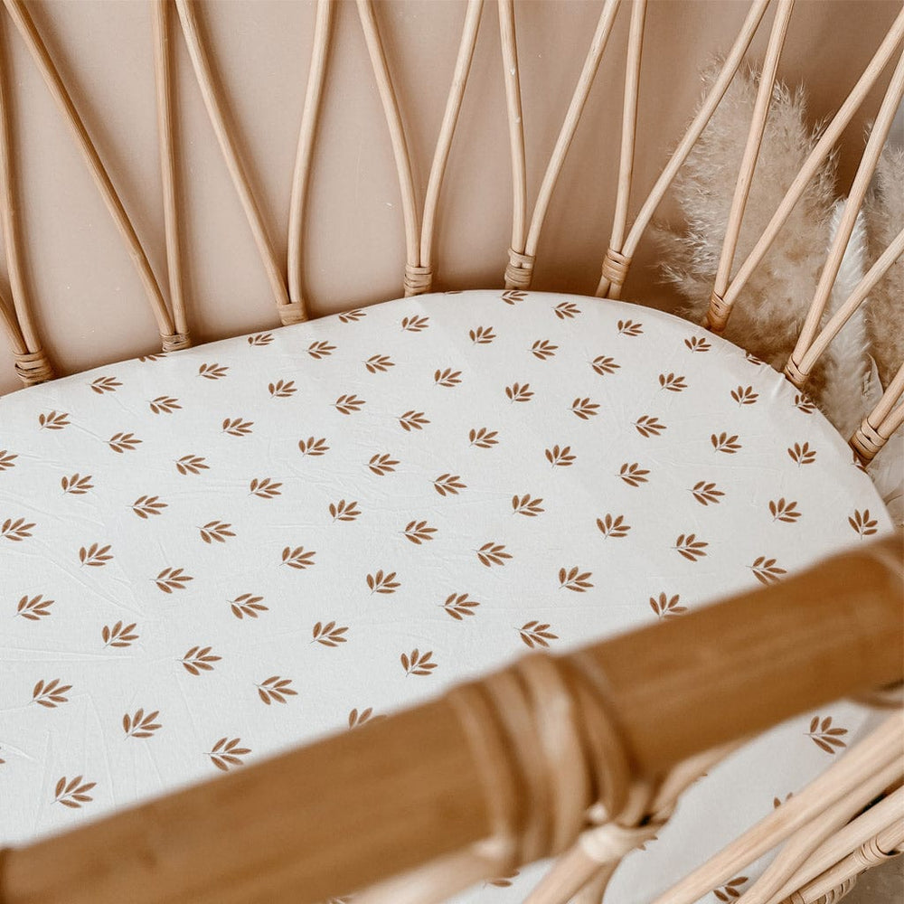 
            
                Load image into Gallery viewer, Blossom and Pear Sheet Bassinet / Change Sheet : Autumn Leaf
            
        