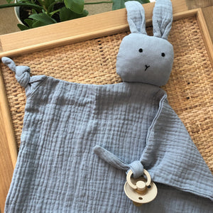 Bailey Muslin Bunny Comforter: Blue Toys Ecosprout 